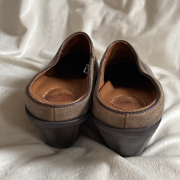 Women’s distressed taupe Brown Leather Western Shoes 10B runs long - Picture 3 of 5